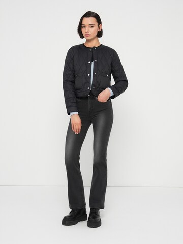 ONLY Jacke 'ONLTAHIA' in Schwarz