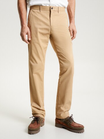 Coupe slim Pantalon chino TOMMY HILFIGER en beige : devant