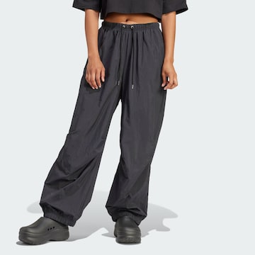 ADIDAS ORIGINALS Дънки Tapered Leg Панталон 'Essentials' в черно: отпред