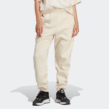 ADIDAS ORIGINALS Tapered Broek 'Essentials' in Beige: voorkant