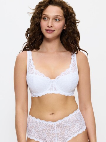 TRIUMPH T-shirt BH ' Amourette ' in Wit: voorkant