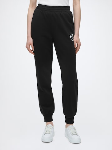KARL LAGERFELD JEANS Tapered Byxa i svart: framsida