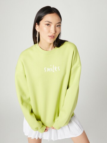 Smiles Sweatshirt 'Rayan' in Green: front