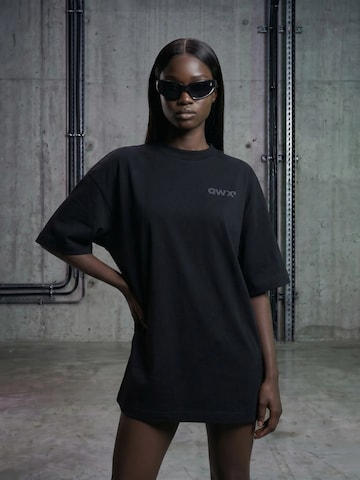 QWX2 - Camiseta talla grande 'Wolf Hunter' en negro