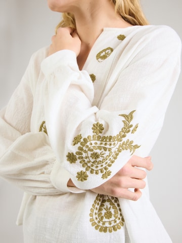 balta ONLY Palaidinė 'ONLMOON'