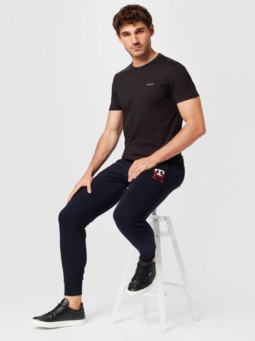 Tapered Pantaloni de la TOMMY HILFIGER pe negru