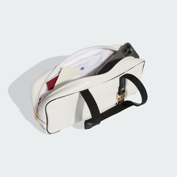 ADIDAS ORIGINALS Schoudertas 'AIRLINER ELONGATED' in Wit