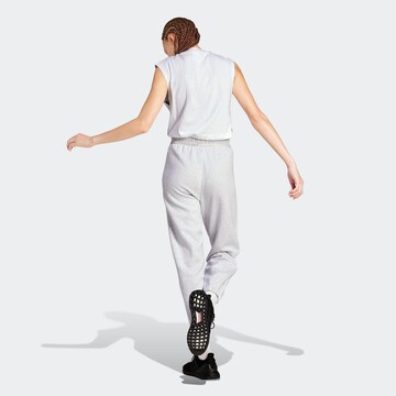 ADIDAS SPORTSWEAR Конический (Tapered) Спортивные штаны 'Essentials' в Серый