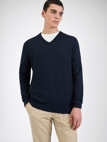 bugatti Sweater in Blue: front