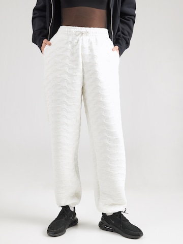 Tapered Pantaloni 'Phoenix Fleece' de la Nike Sportswear pe alb: față