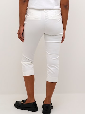 Coupe slim Pantalon 'Lea' Kaffe en blanc