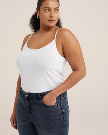 WE Fashion Top in White: front