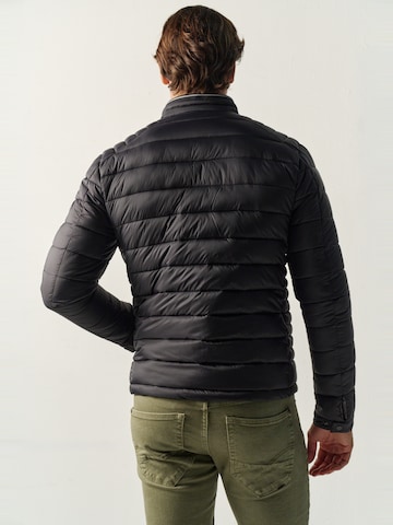 KOROSHI - Chaqueta de entretiempo en negro