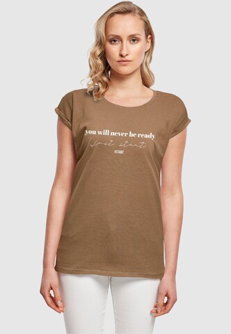 Merchcode Shirt 'Just Start' in Bruin: voorkant
