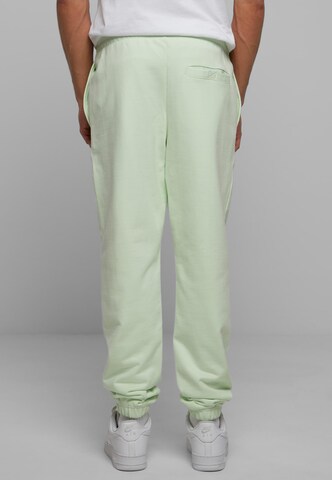 Tapered Pantaloni de la Urban Classics pe verde