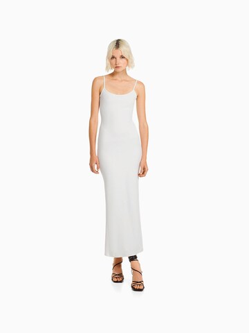 Bershka Sommerkleid in Weiß