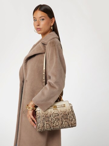 GUESS Handtasche in Beige: Vorderseite