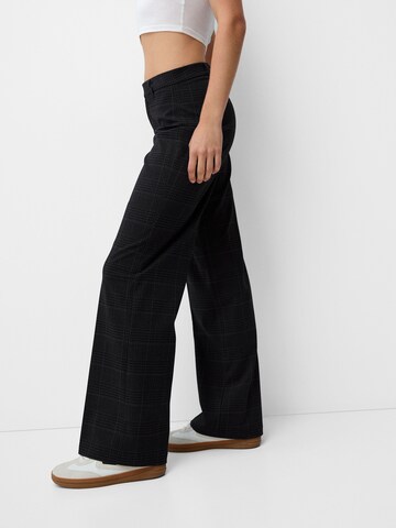 Wide leg Pantaloni cu dungă de la Bershka pe albastru