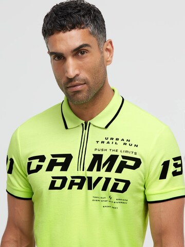 CAMP DAVID T-shirt i gul