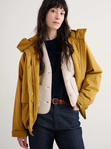 Seasalt Cornwall Tussenjas 'Portheras' in Geel: voorkant