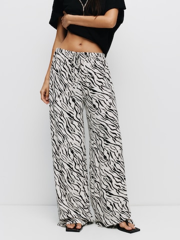 Wide Leg Pantalon Pull&Bear en blanc : devant