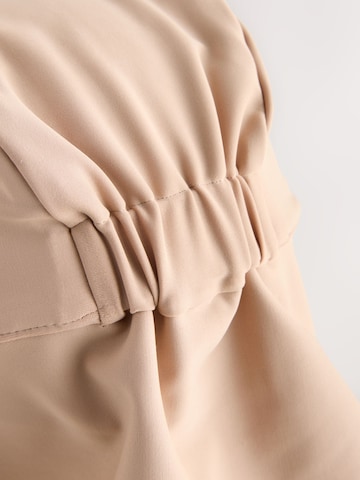 Next Hut in Beige