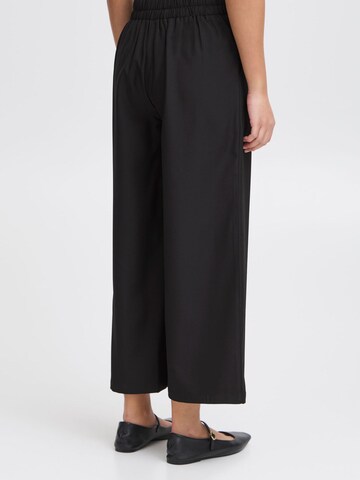 Wide leg Pantaloni con pieghe 'DORTHEA' di ICHI in nero