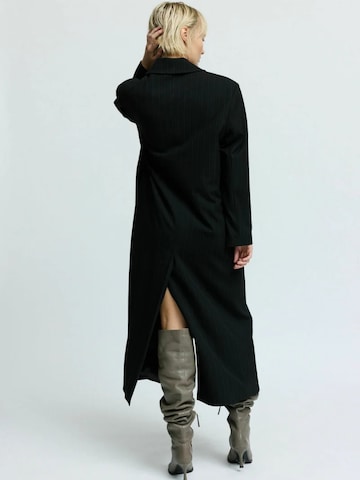 Résumé Välikausitakki ' HudsonRS ' värissä musta