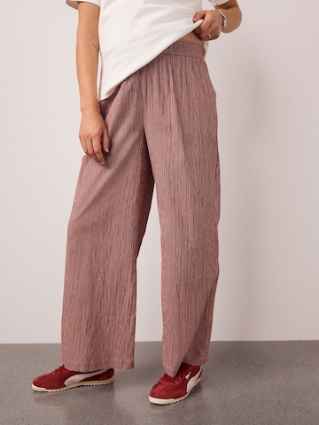 Next Свободный крой Штаны в Красный: спереди