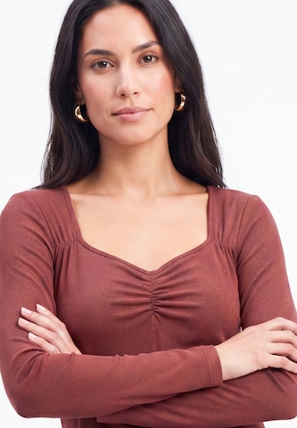 usha BLACK LABEL - Blusa en rojo