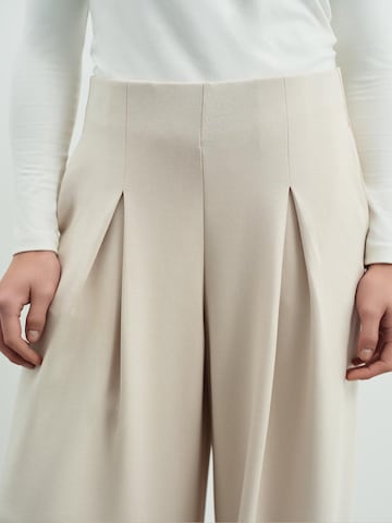 C&City Wide leg Pleat-front trousers in Beige