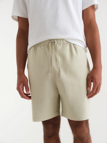 ABOUT YOU x Kevin Trapp Regular Shorts 'Jonas' in Beige: predná strana