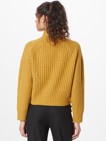 Pullover di Warehouse in giallo