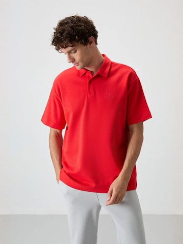 Tommy Life Shirt in Red: front