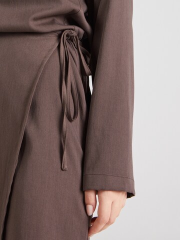 Robe-chemise 'PCNALILA' PIECES en marron