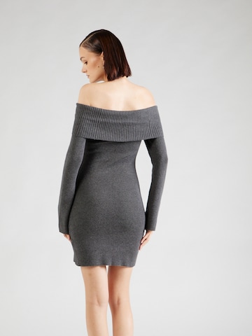 HOLLISTER Úpletové šaty – šedá