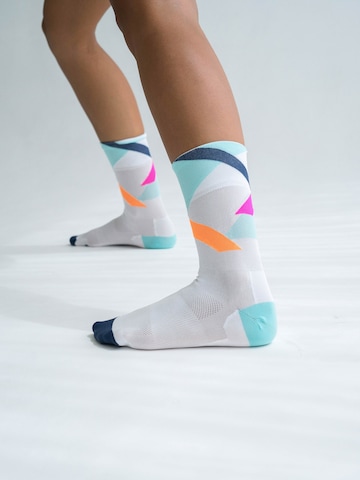 INCYLENCE Athletic Socks 'STRIKES' in White