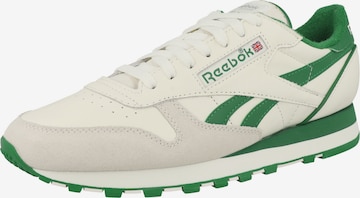Baskets basses 'Classic' Reebok en blanc : devant