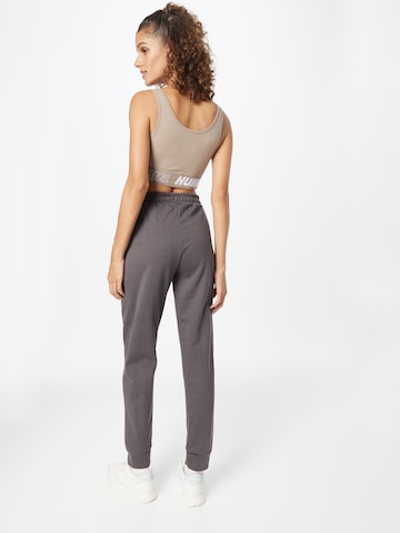 Effilé Pantalon de sport 'Offgrid' Hummel en gris