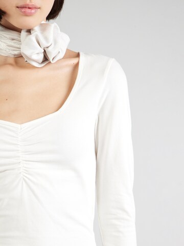 Tricou 'Gwen' de la ABOUT YOU pe negru