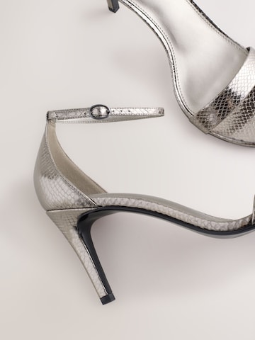 Sandale cu baretă de la Next pe argintiu