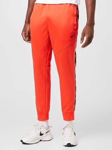 Effilé Pantalon Nike Sportswear en rouge : devant