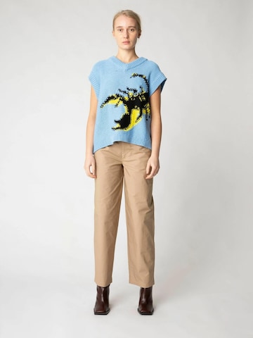 Résumé Neulepaita 'Tabitha' värissä sininen