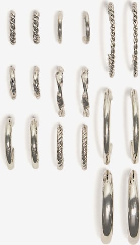 Cercei de la Bershka pe argintiu: față