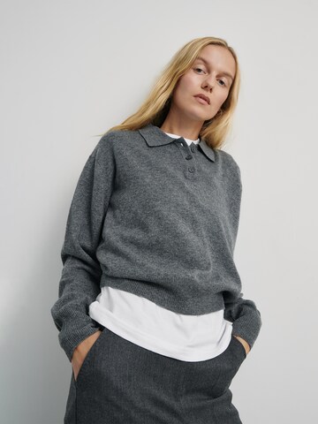 ABOUT YOU x Marie von Behrens Pullover 'Claude' i grå: forside