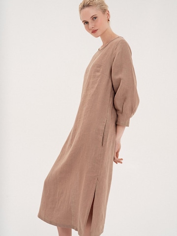 AmourLinen Kleid 'Amalia'‌‌‌‌‌‌ in Braun: Vorderseite