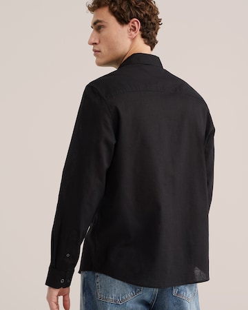 WE Fashion Regular Fit Paita värissä musta