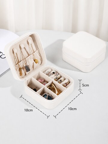 MEVYRA Jewelry Storage in White
