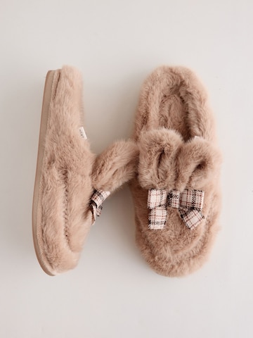 Next - Zapatillas de casa en marrón