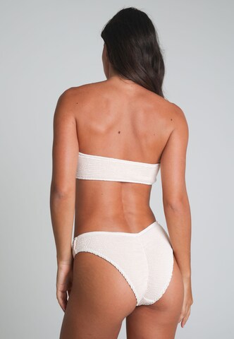 Moda Minx Bikinihose 'SCRUNCH' in Weiß